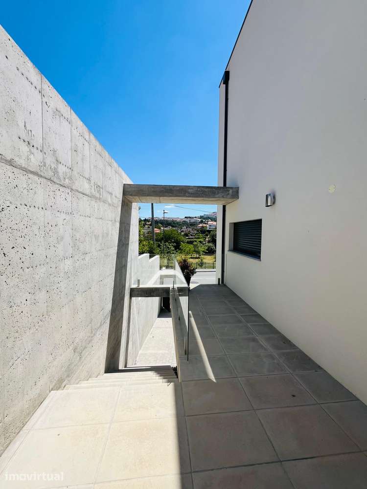 Moradia Nova Isolada à Venda na Guarda - Grande imagem: 3/24