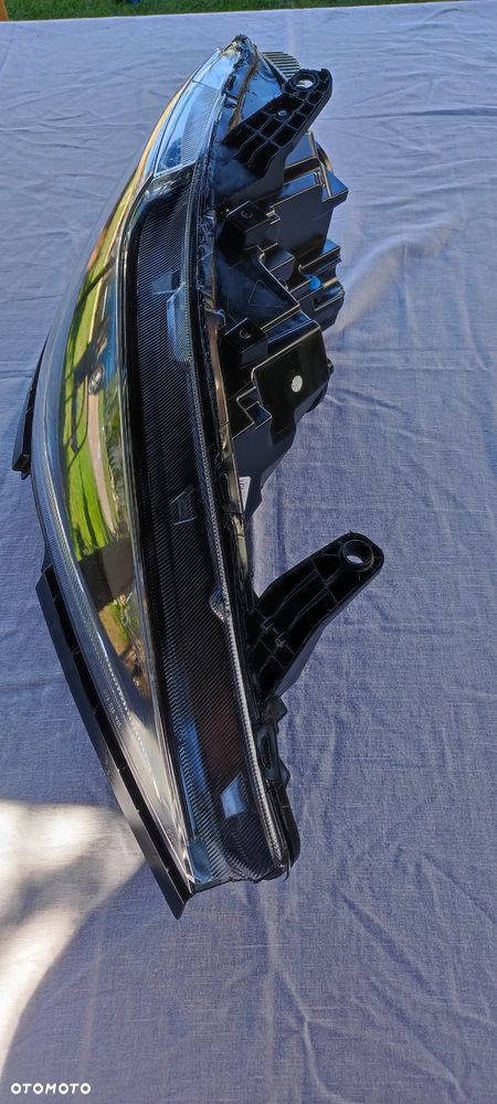 Lampa prawy przód Chrysler Pacifica Hybrid 2017 Lekko Uszkodzona - 2