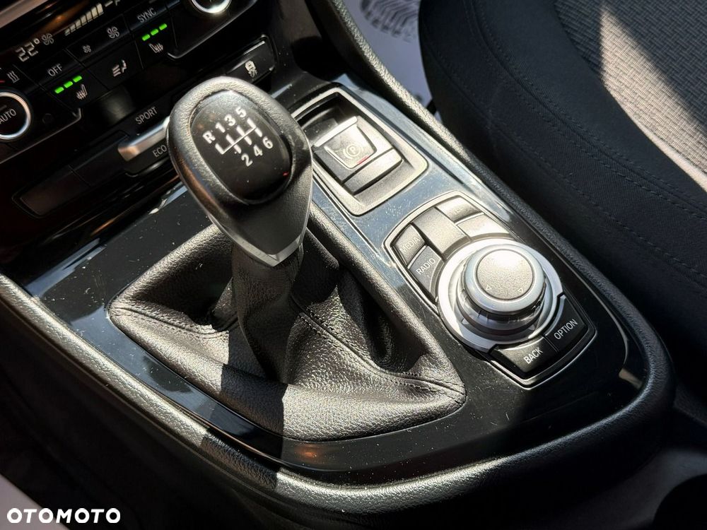 BMW Seria 2 218d - 8