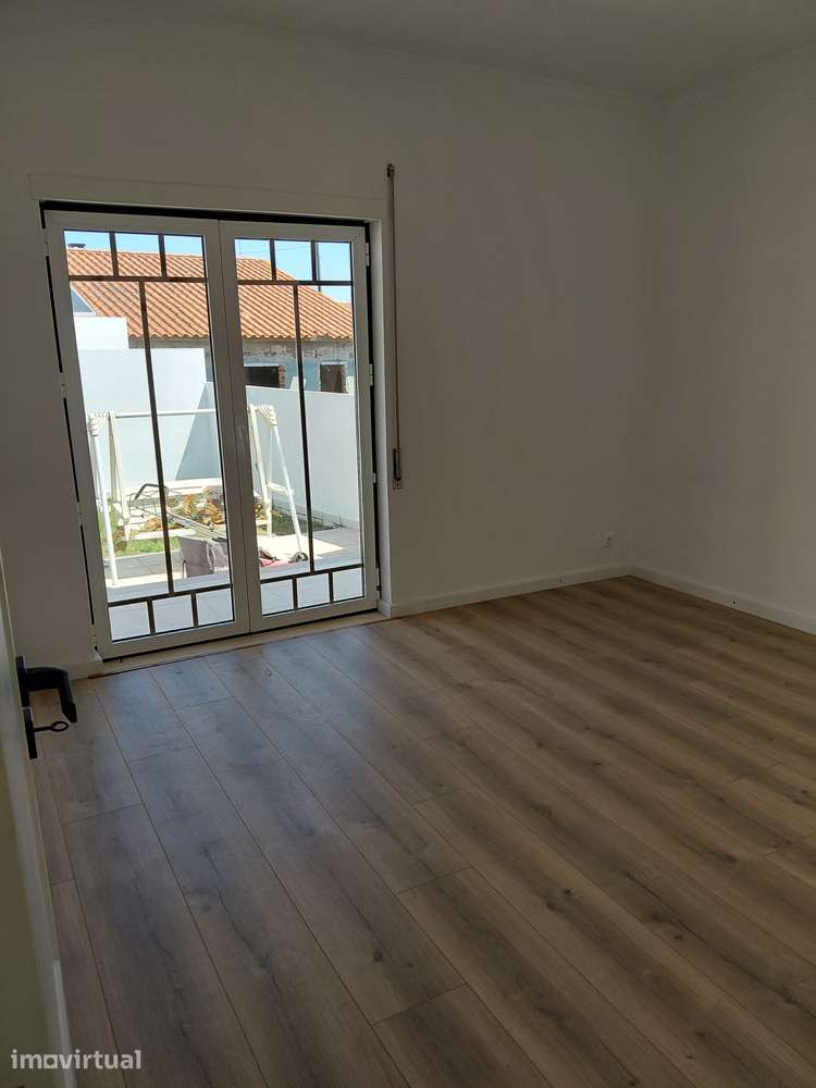 Moradia T3 com Jardim e Garagem em Pataias - Grande imagem: 5/26