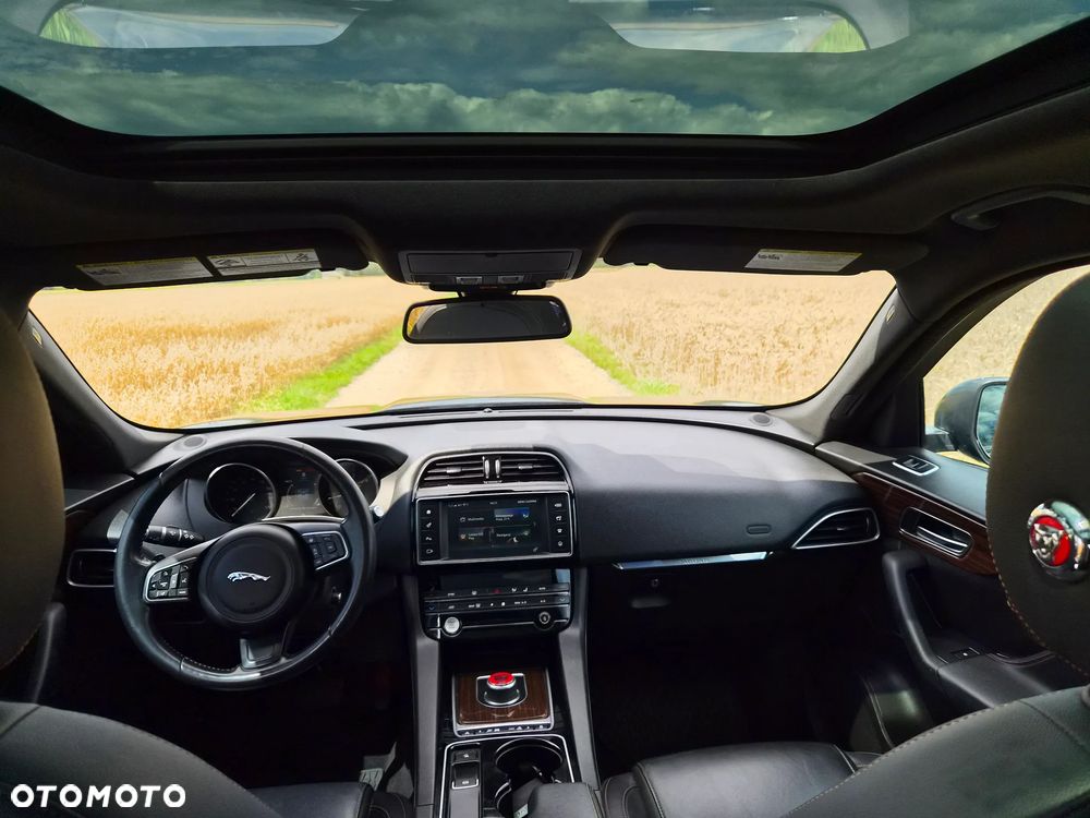 Jaguar F-Pace 2.0 i4D AWD Prestige - 11