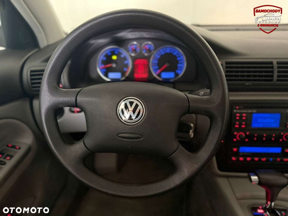 Volkswagen Passat - 25