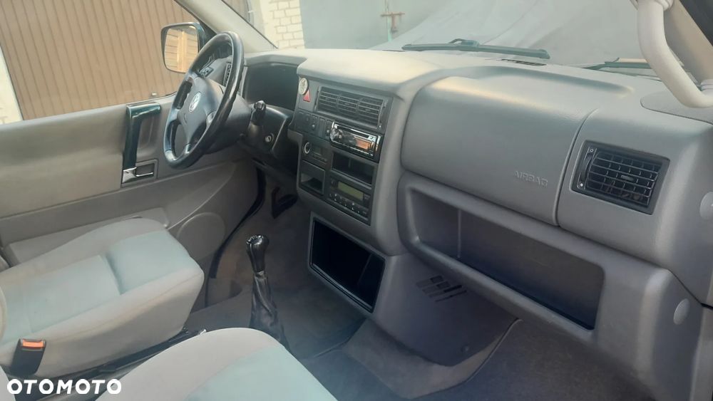 Volkswagen Multivan - 23