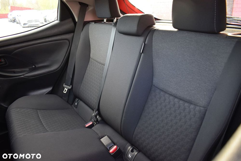 Toyota Yaris Hybrid 100 Dynamic - 8