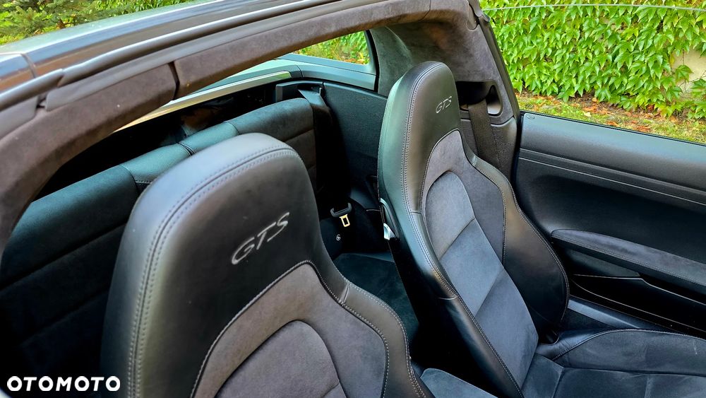 Porsche 911 Targa 4 GTS PDK - 18