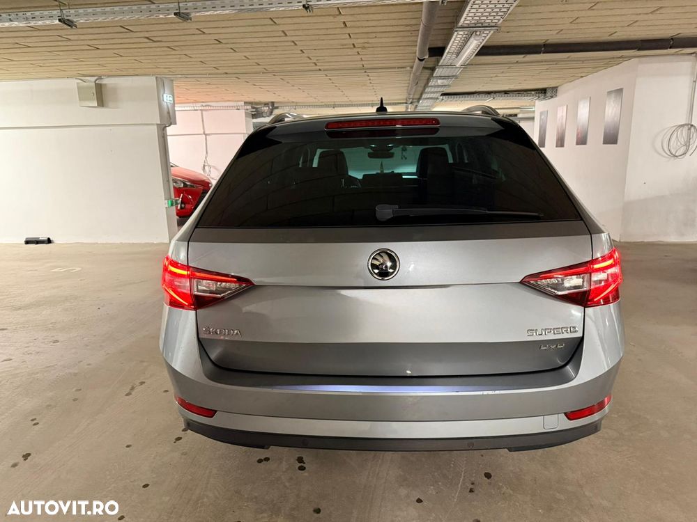 Skoda Superb Combi 2.0 TDI DSG 4X4 Laurin & Klement - 2