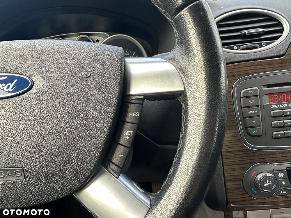 Ford Focus 1.6 Ghia - 13