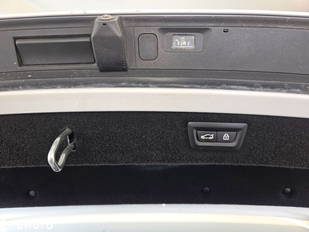 BMW Seria 8 840i - 11