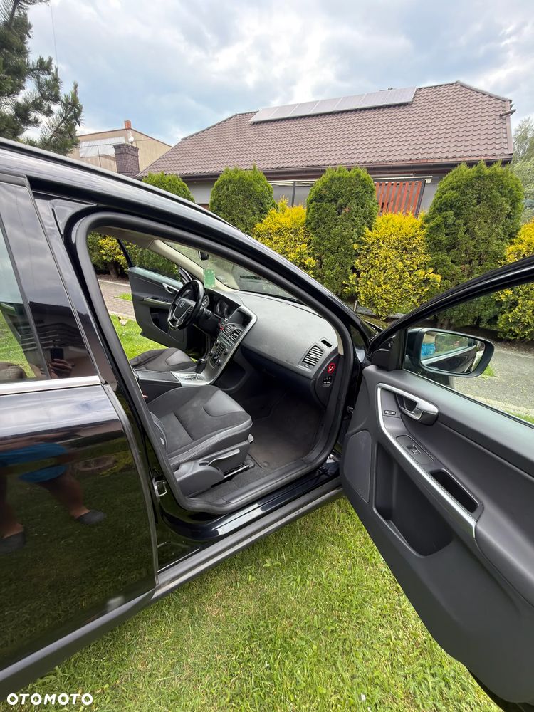 Volvo XC 60 D5 AWD Momentum - 10