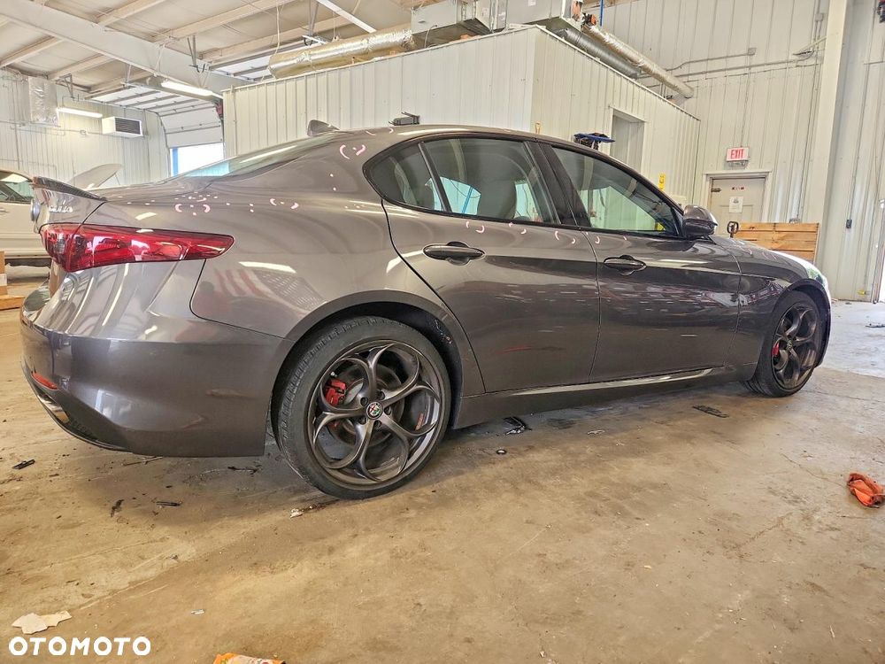 Alfa Romeo Giulia 2.0 Turbo 16V AT8-Q4 Ti - 4