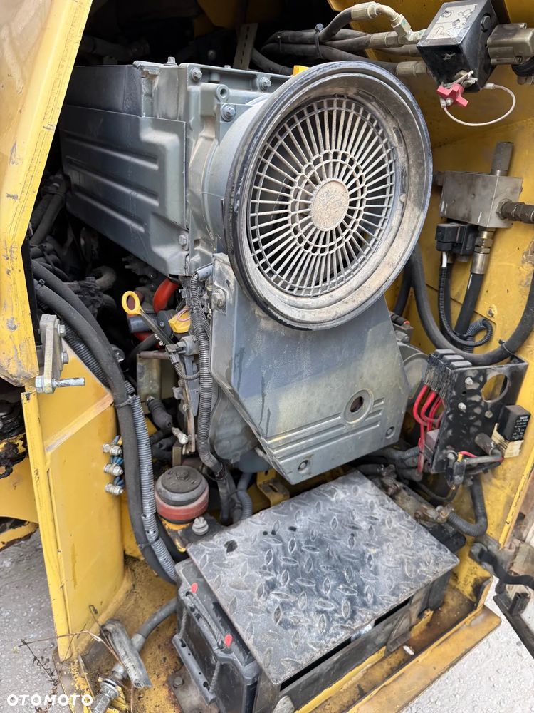 Dynapac CC 232 HF / 2008  / Nóż do Poboczy - 15