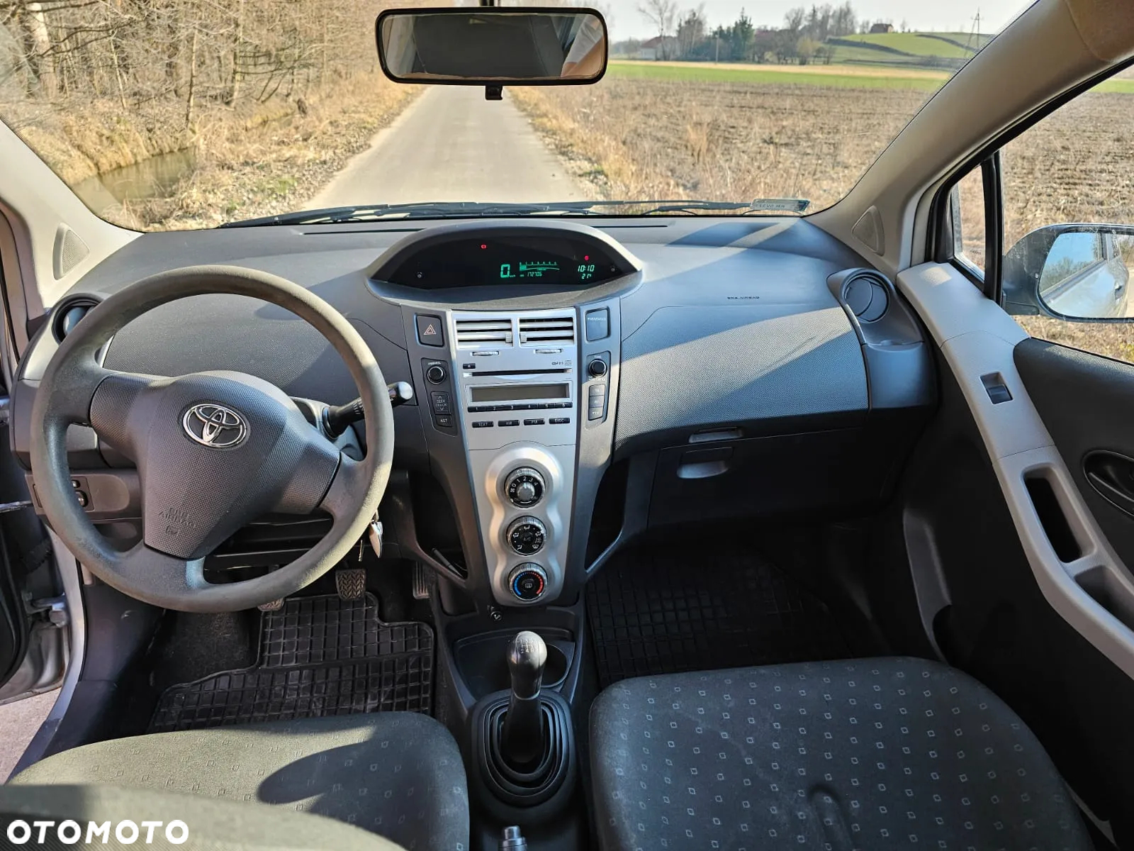 Toyota Yaris 1.0 Terra A/C - 10