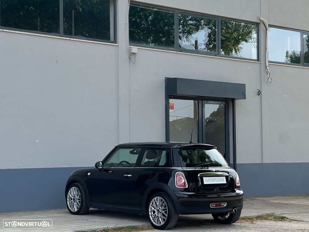 MINI 3 Portas One D - 19