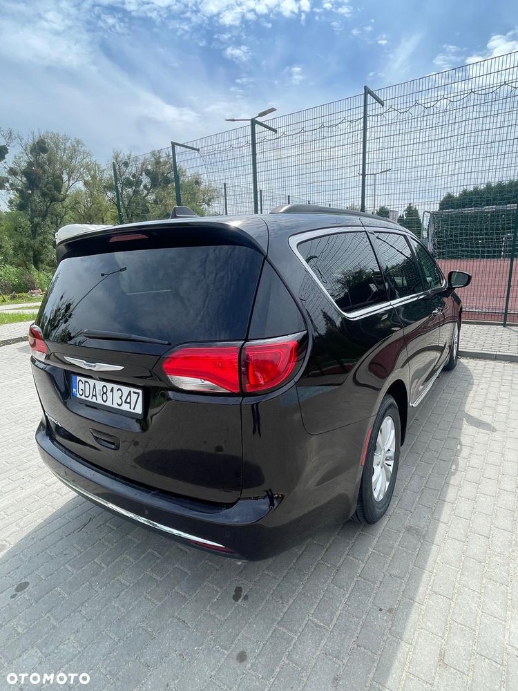 Chrysler Pacifica - 2