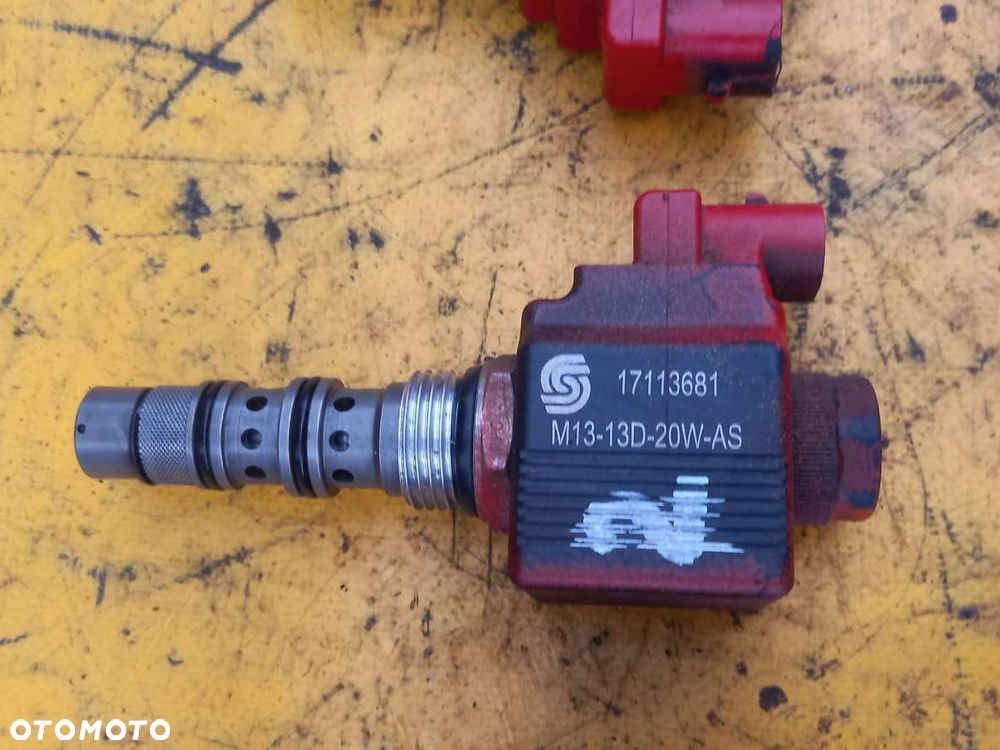 Blok zaworowy Powershift rozdzielacz cewka McCormick XTX200 - 8