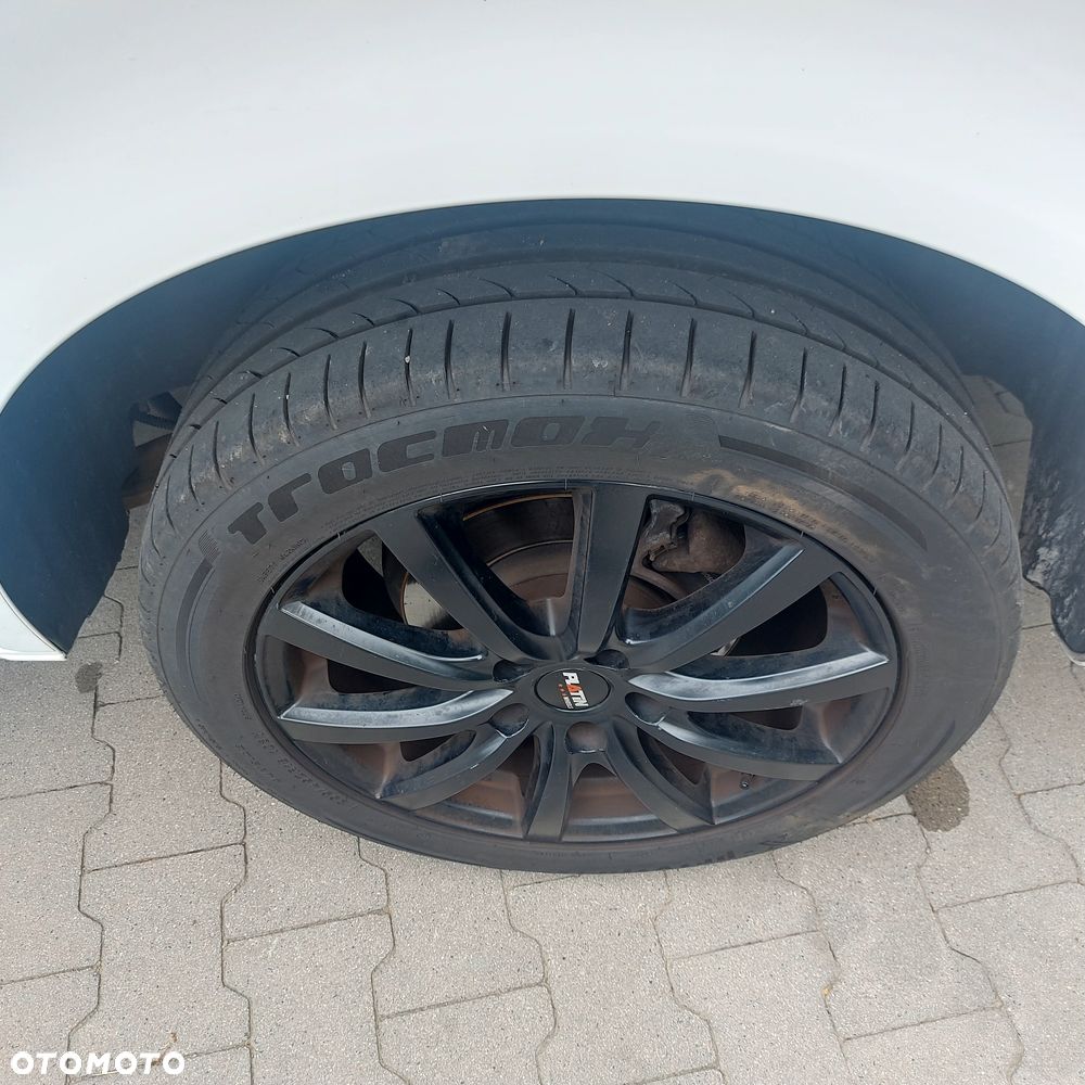 Volkswagen Caravelle - 4