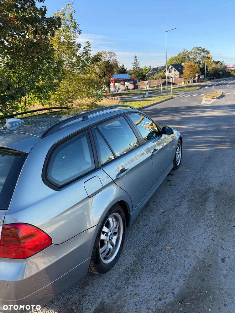 BMW Seria 3 320i - 5
