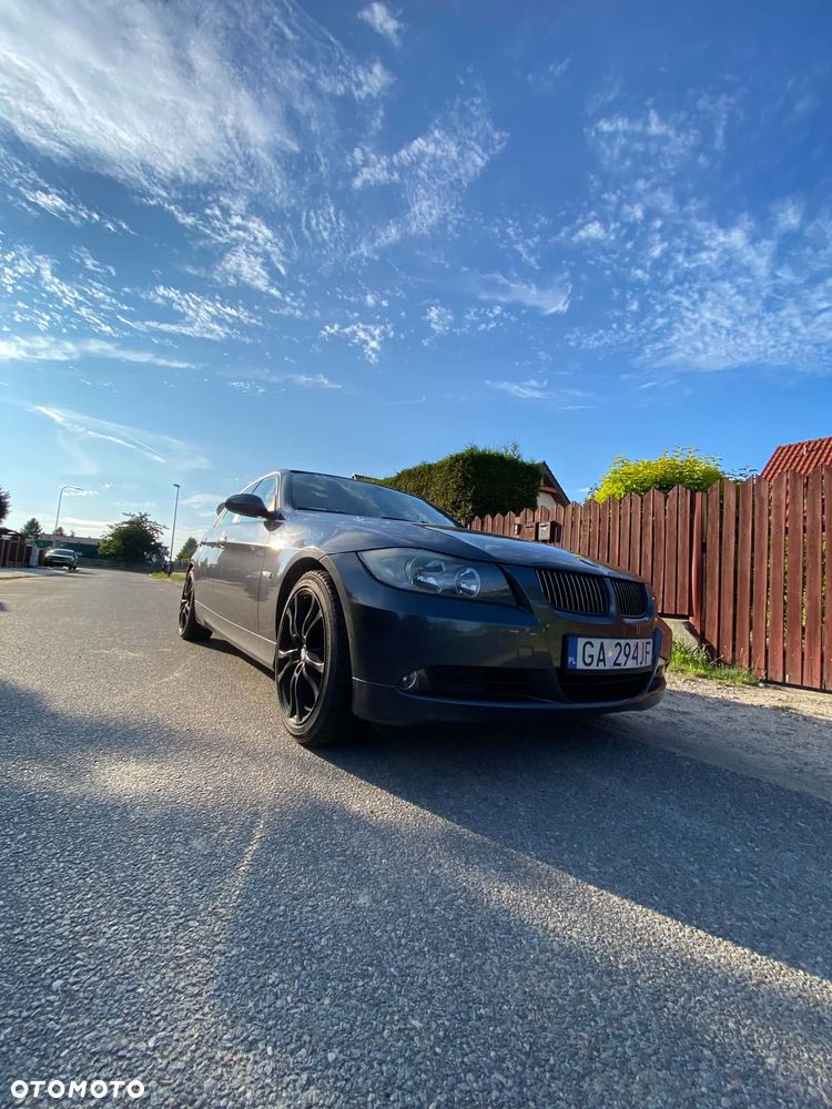 BMW Seria 3 325i - 1