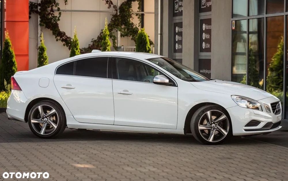 Volvo S60 T4 R-Design - 4