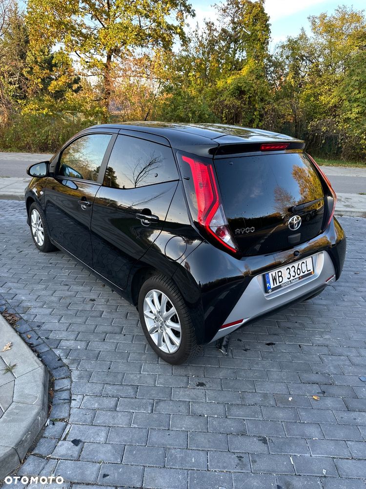 Toyota Aygo x.shift x-play connect - 2