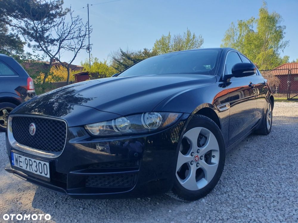 Jaguar XE 2.0 T R-Sport - 1