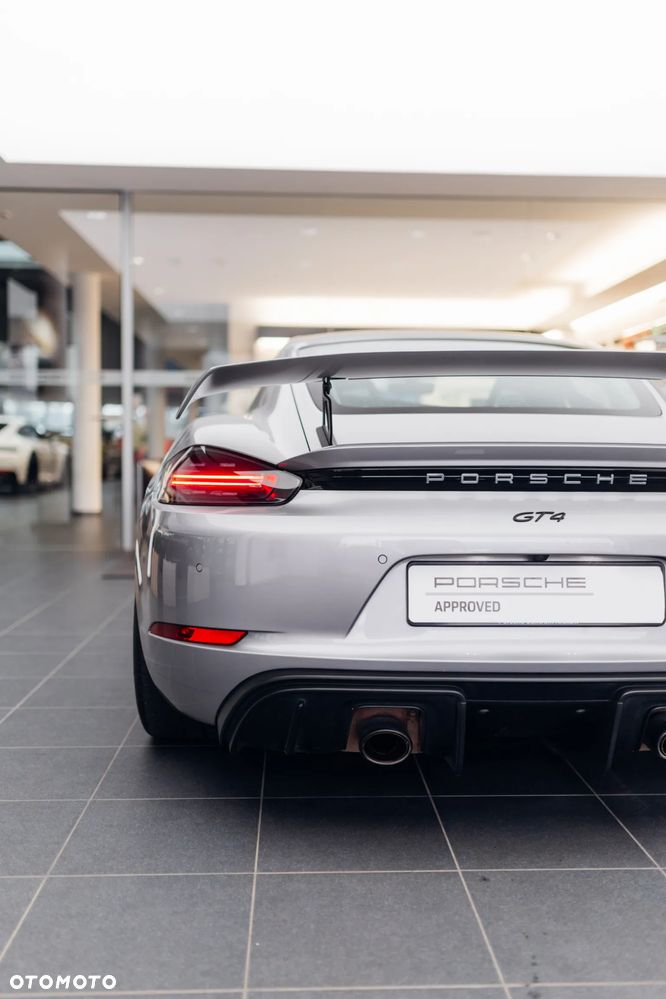 Porsche 718 Cayman - 31