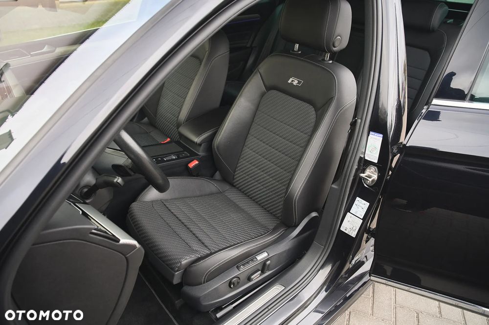 Volkswagen Passat Variant 2.0 TDI SCR DSG R-Line - 23