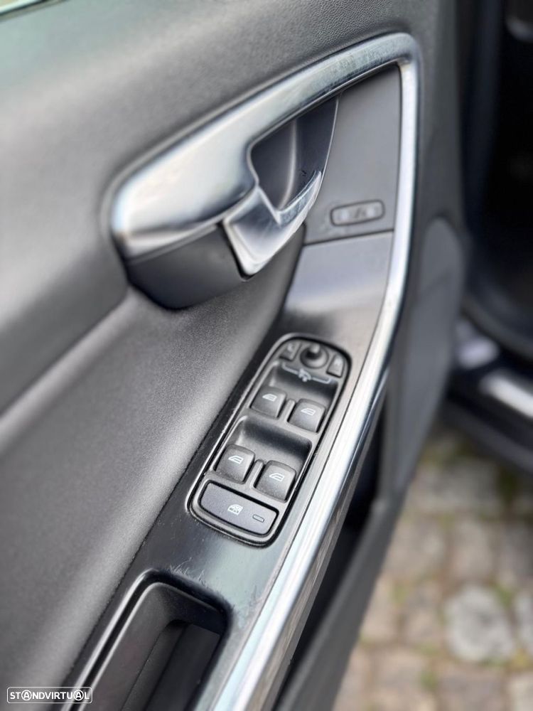 Volvo V60 2.0 D3 Momentum Start/Stop - 13