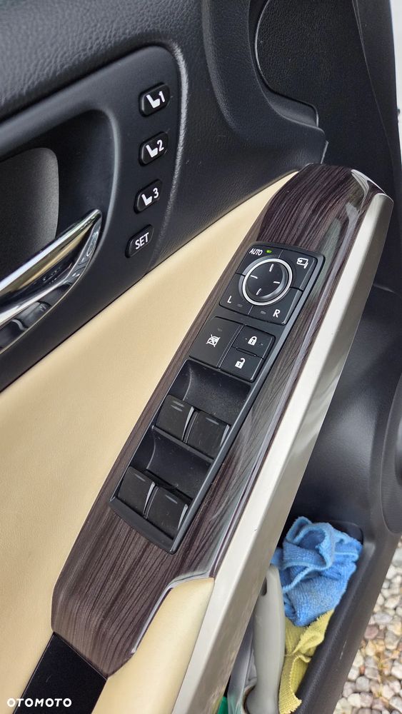 Lexus IS 300h Prestige - 26