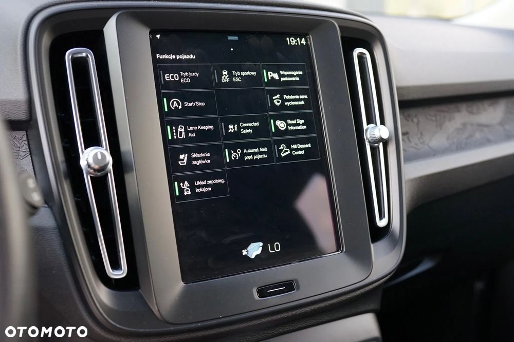 Volvo XC 40 T2 Momentum - 8