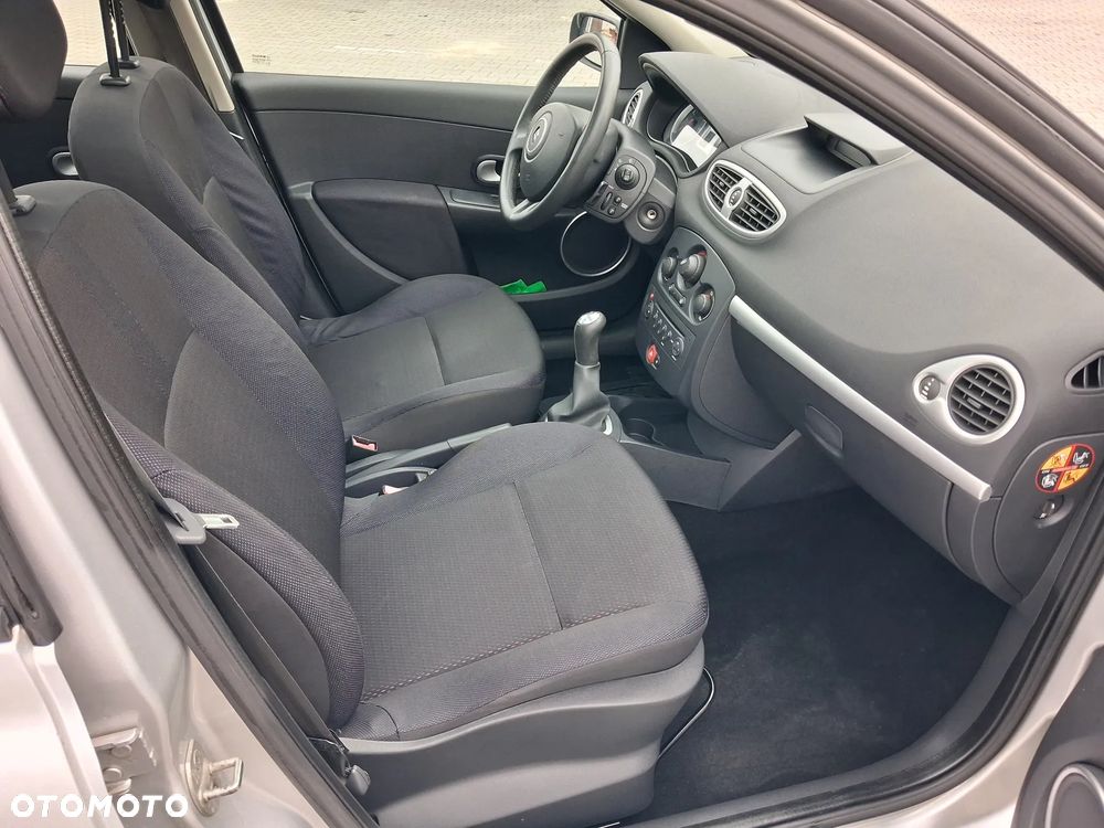 Renault Clio 1.2 16V 75 Night and Day - 8