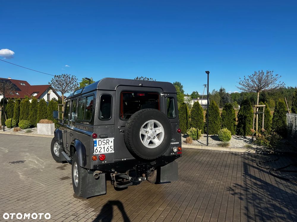 Land Rover Defender - 2
