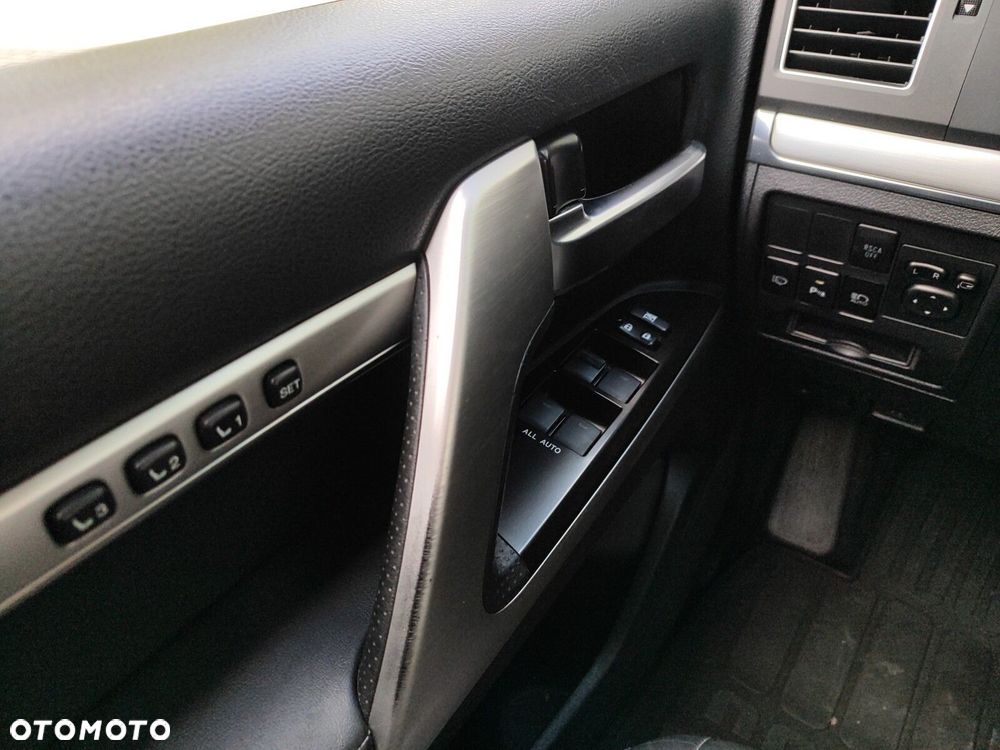 Toyota Land Cruiser - 23