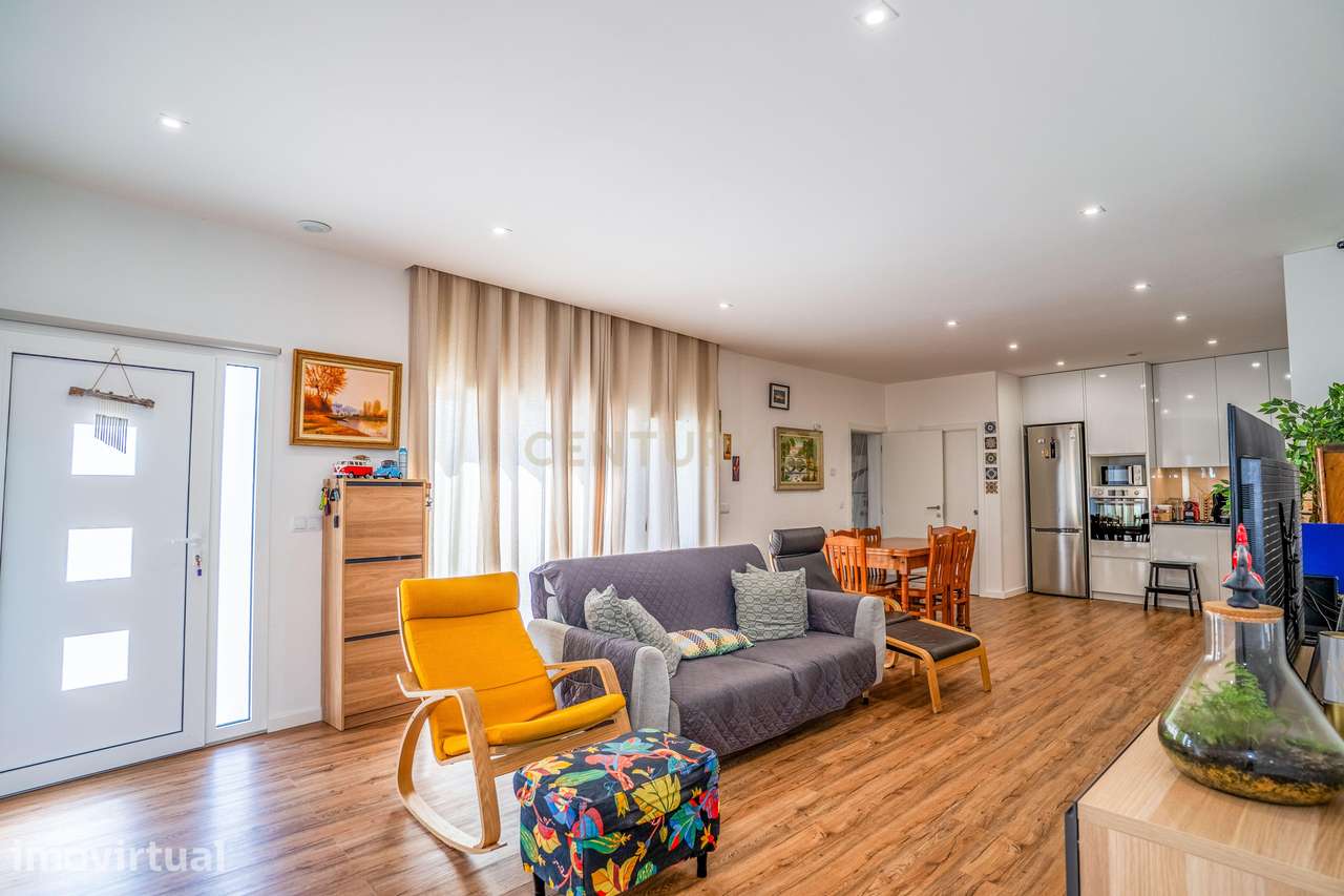 Moradia T3 em Leiria com terraço e churrasqueira - Grande imagem: 3/30