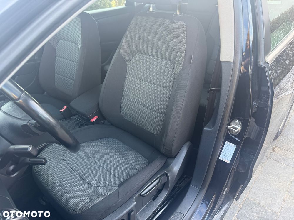Volkswagen Passat - 13