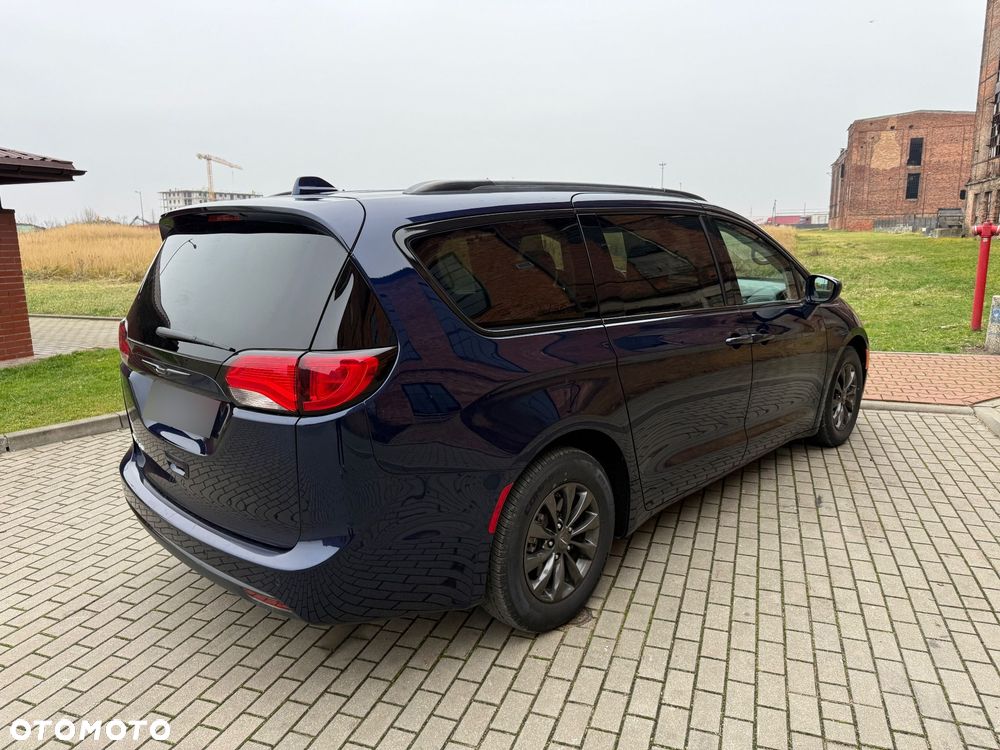 Chrysler Pacifica - 24