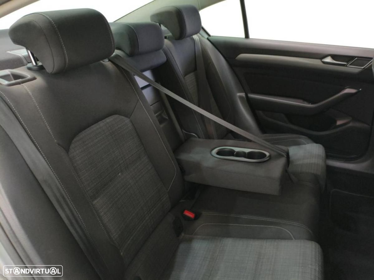 VW Passat 1.6 TDI Business DSG - 5