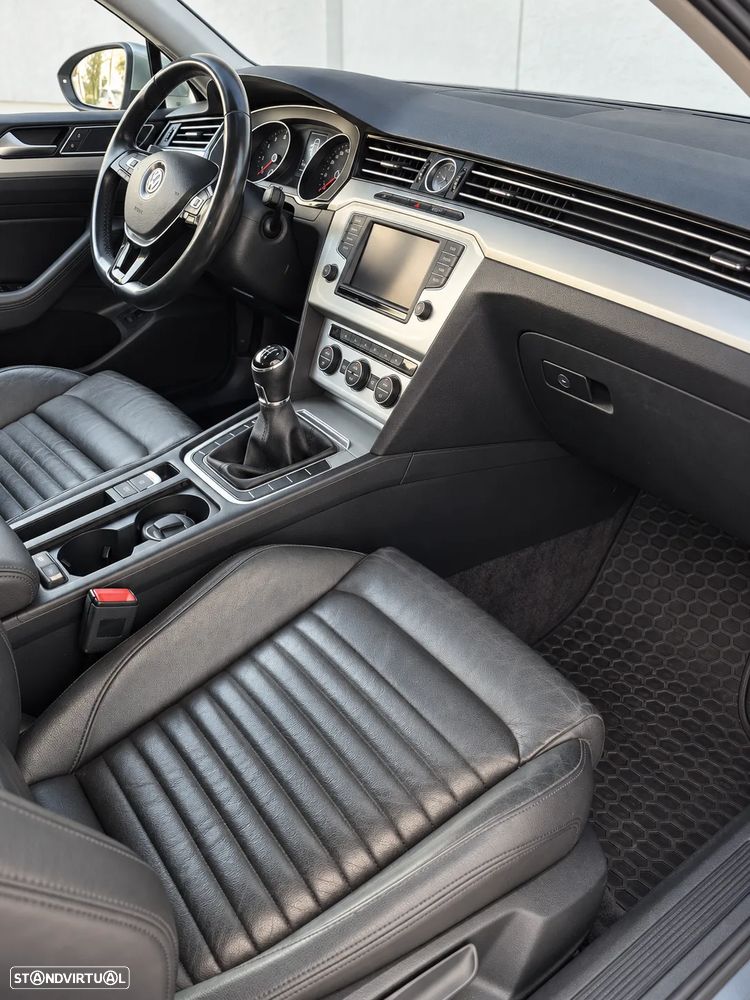 VW Passat Variant 2.0 TDi Highline - 11