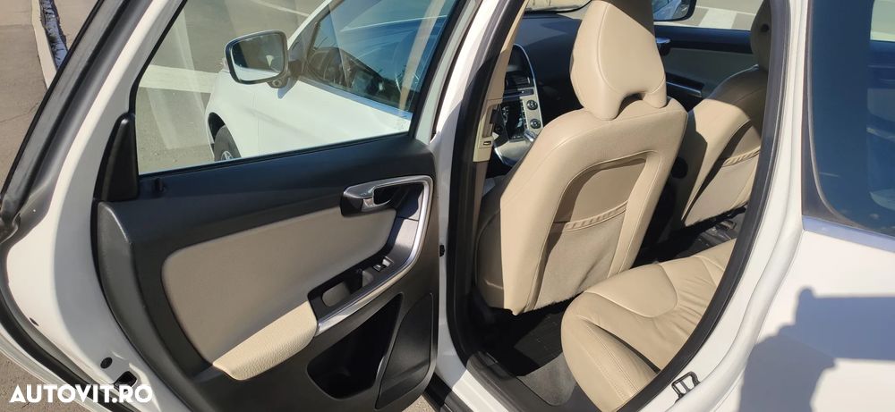 Volvo XC 60 D4 AWD Summum - 11