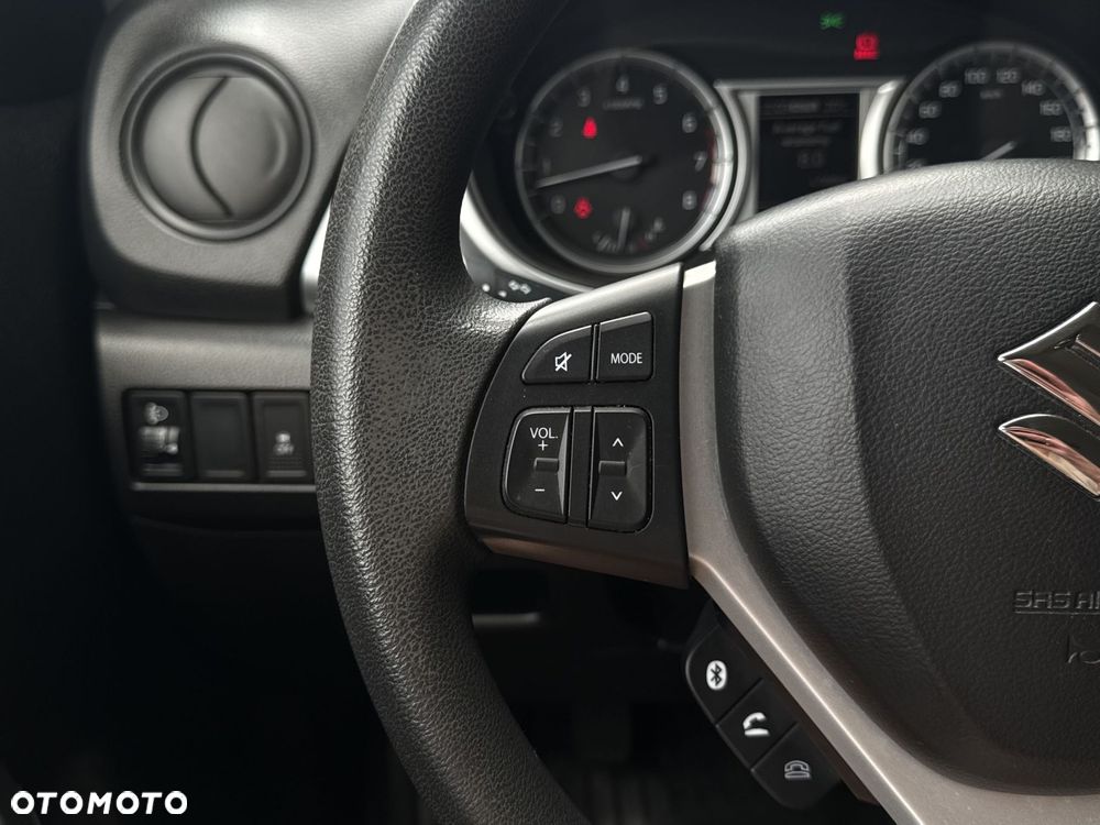 Suzuki Vitara 1.6 Comfort 4WD - 24