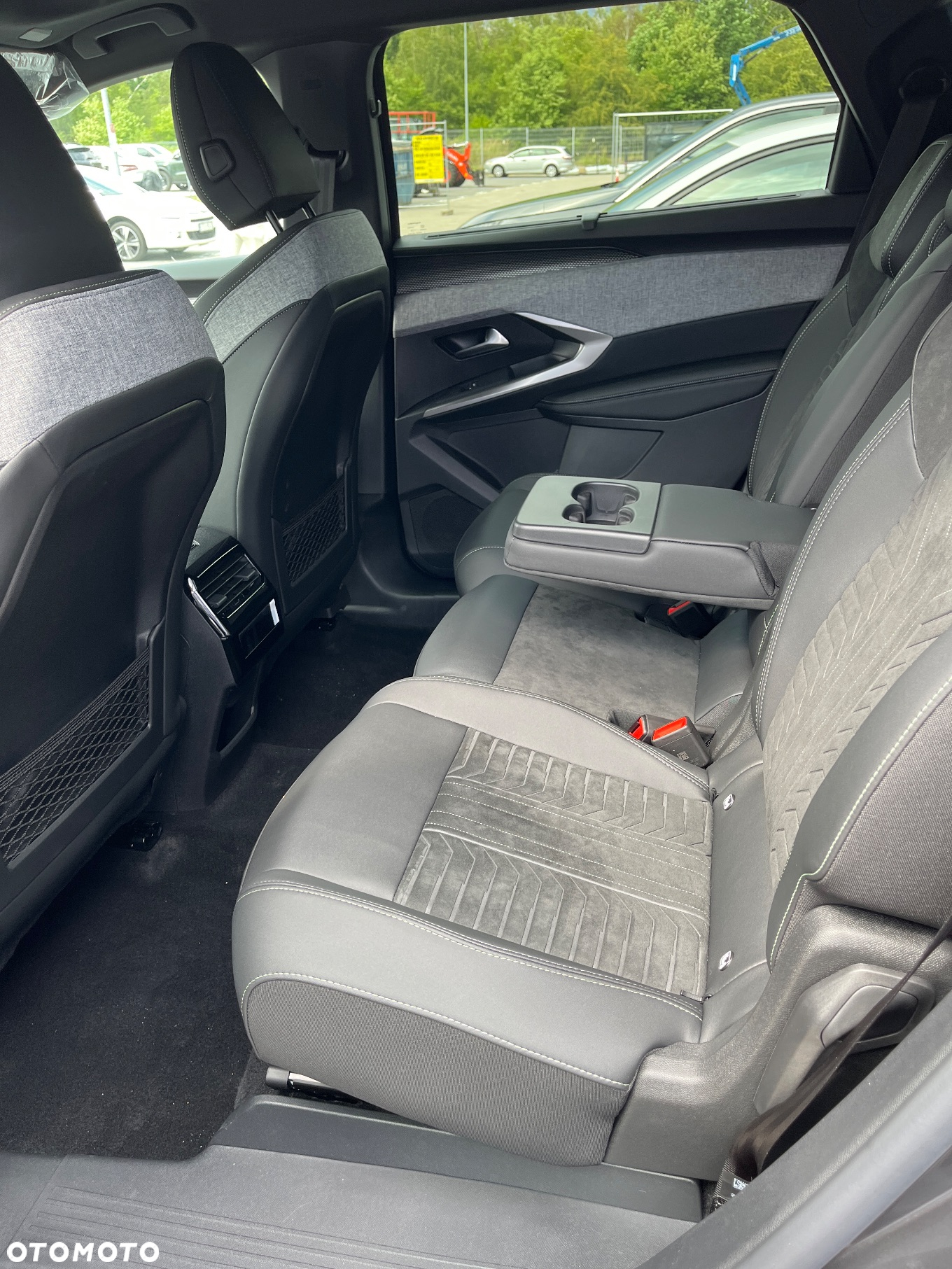 Peugeot 5008 1.2 PureTech mHEV GT S&S e-DCS6 - 8
