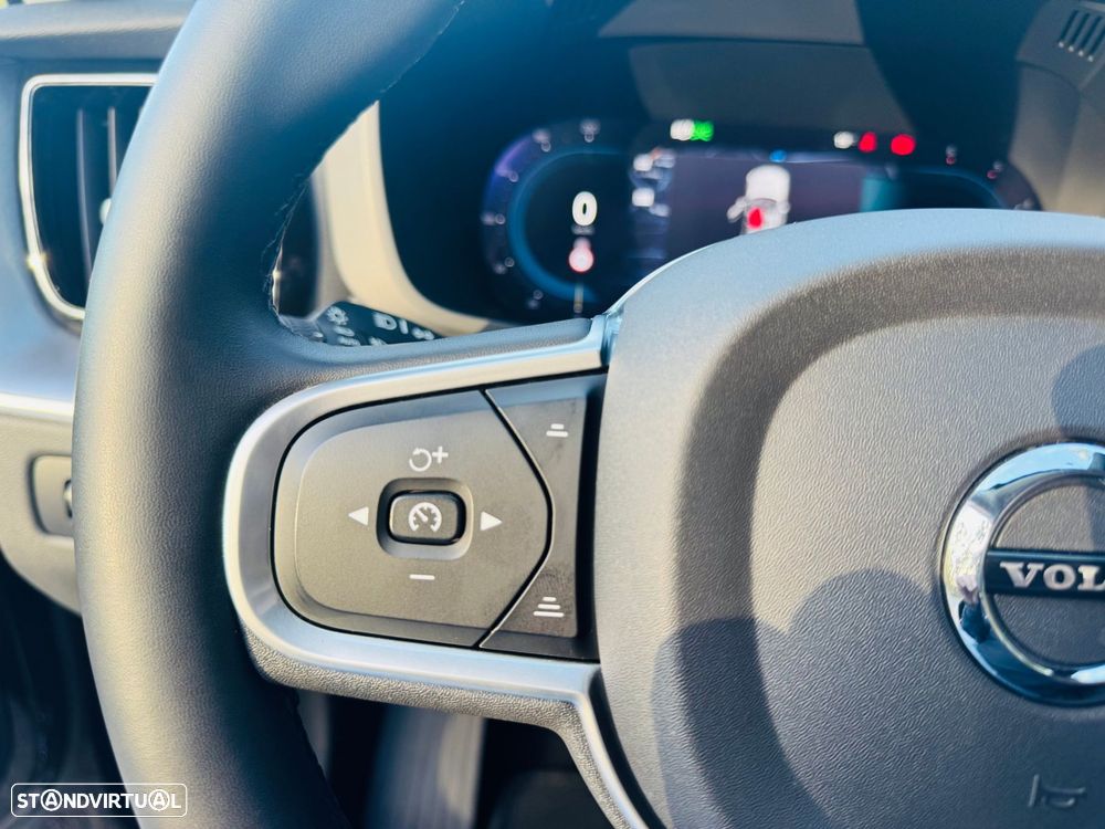 Volvo XC 60 2.0 B4 Inscription Geartronic - 26