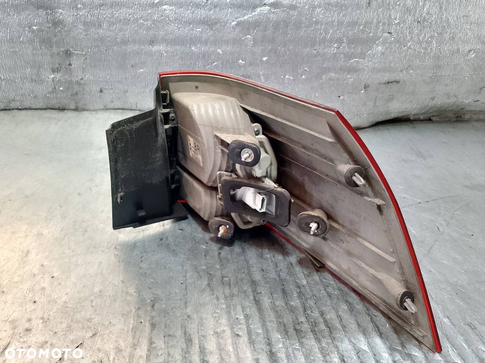 LAMPA TYLNA LEWA OPEL VECTRA C 24469461  24469461  13184022 KOMBI - 3