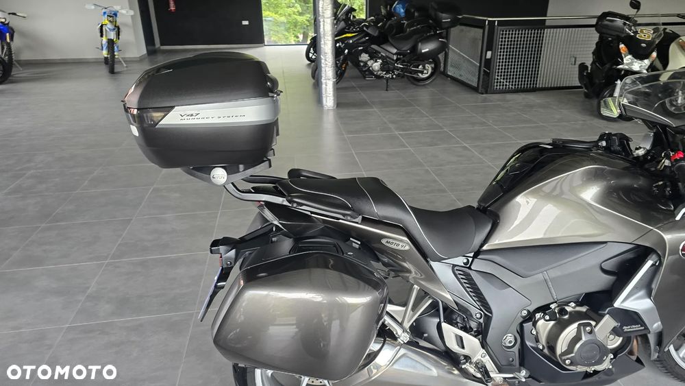 Honda VFR - 33