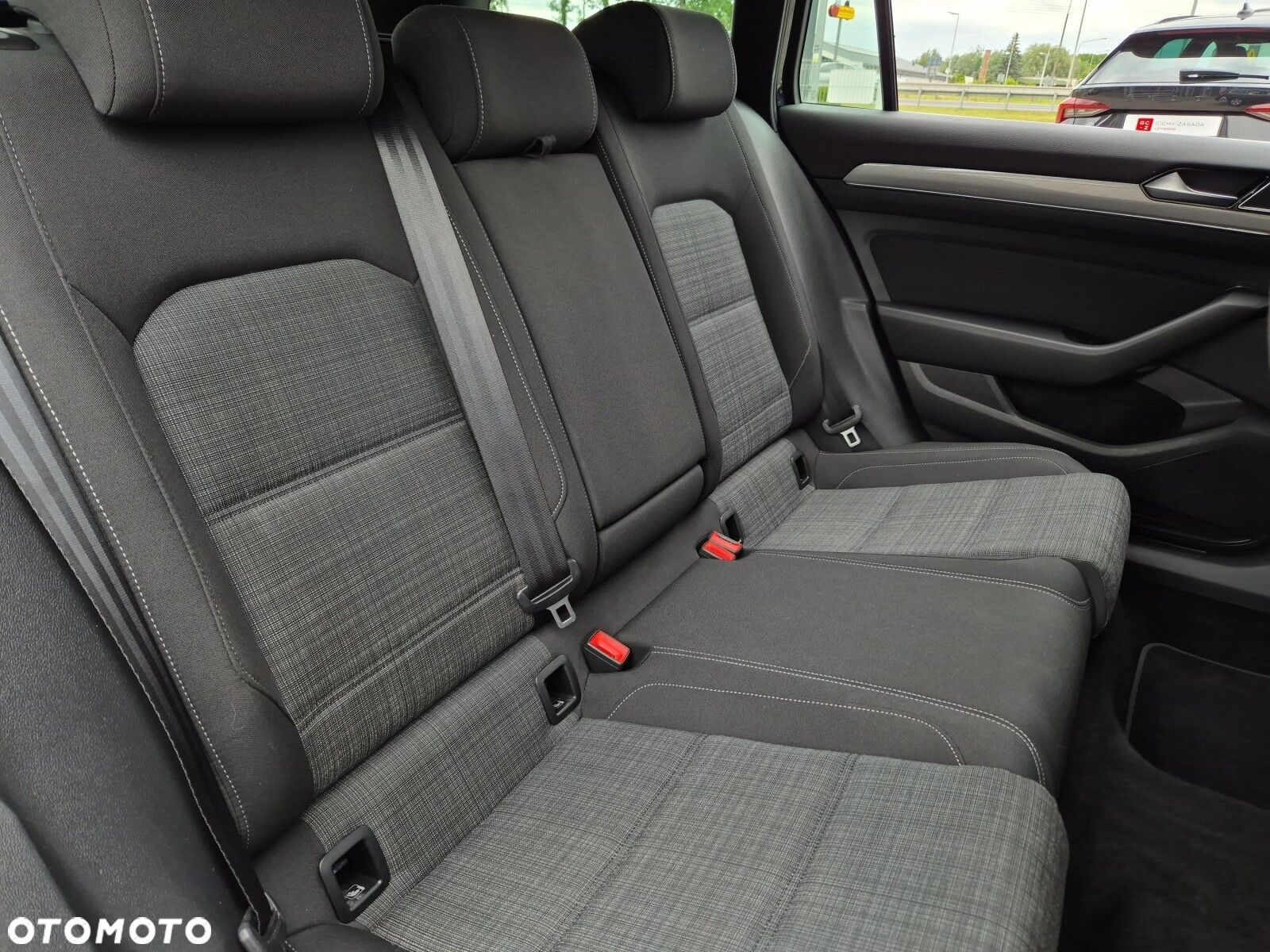 Volkswagen Passat 2.0 TDI Business DSG - 17