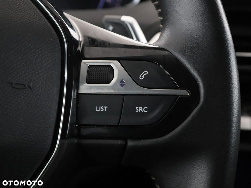 Peugeot 3008 1.2 PureTech Active S&S EAT8 - 32