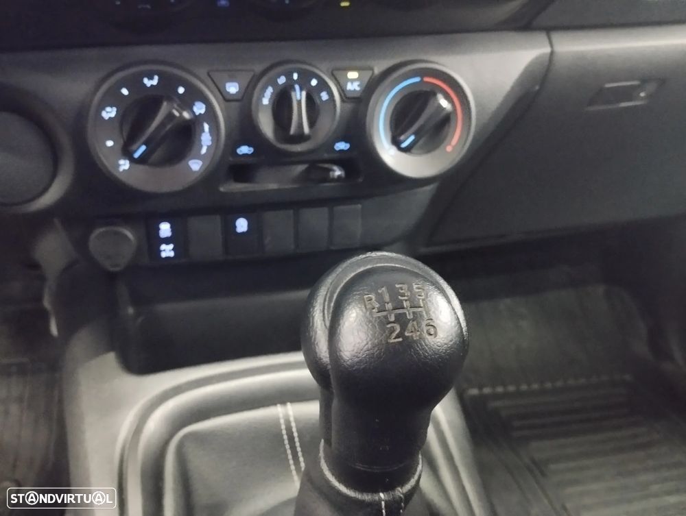 Toyota Hilux 2.4 D-4D 2WD CD CM - 23