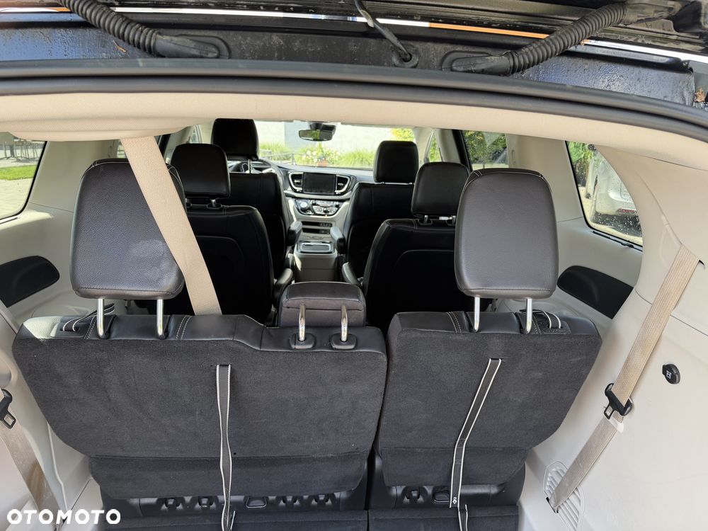 Chrysler Pacifica - 11