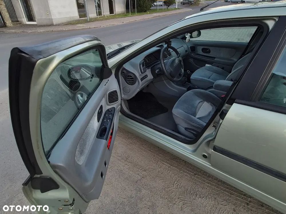 Renault Laguna 1.8 RXT - 12