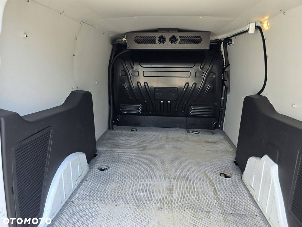 Ford Transit Connect - 21